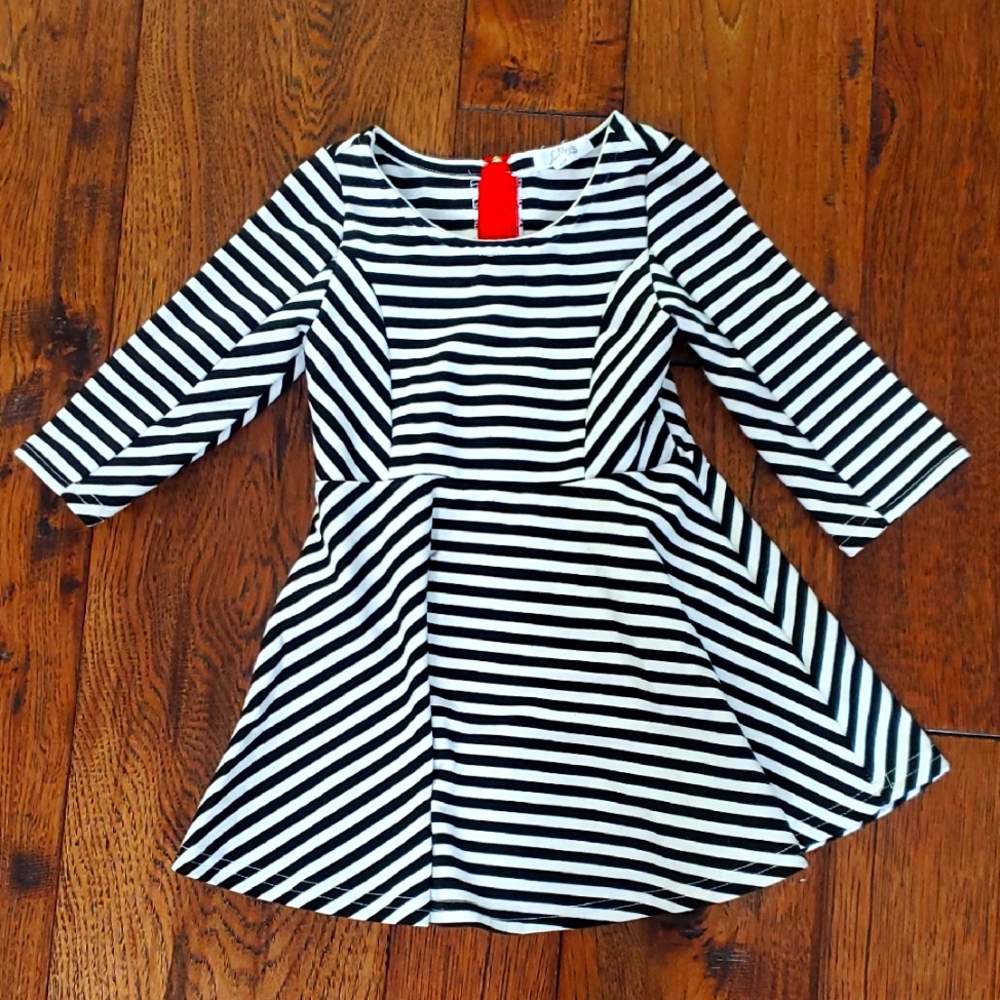 3 for $21 💜 Black and White Fit and Flare Dress
